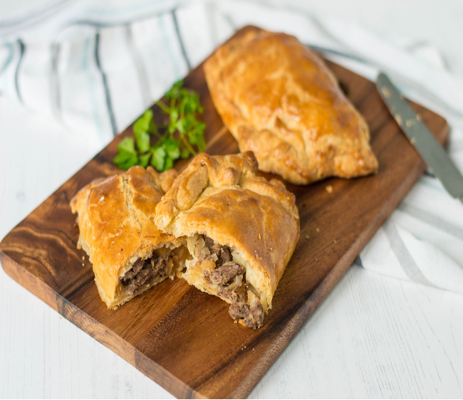 Street Food in the UK: 10 Must-Try Dishes & Top Food Markets You Can’t Miss